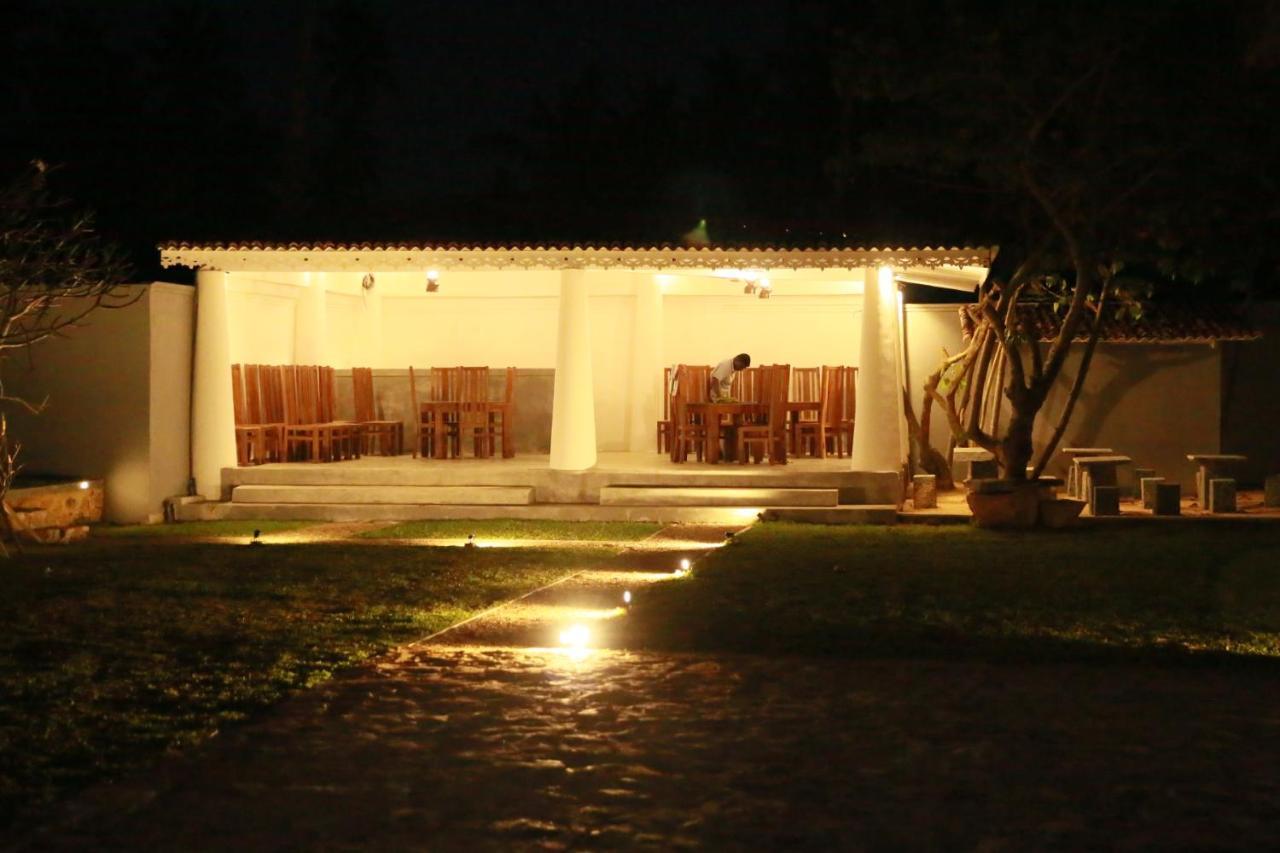 Samaraana Hotel Ahangama Bagian luar foto